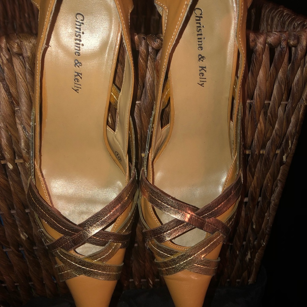 Vintage pointy toe stilettos w bronze/gold/camel